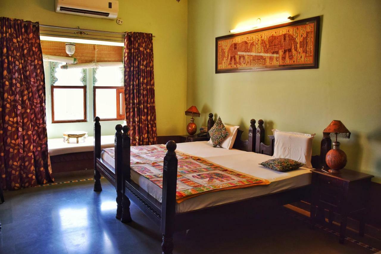 Hotel Kurabar Kothi Udaipur Extérieur photo