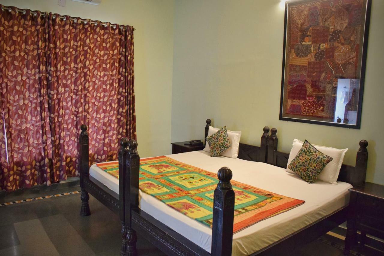 Hotel Kurabar Kothi Udaipur Extérieur photo