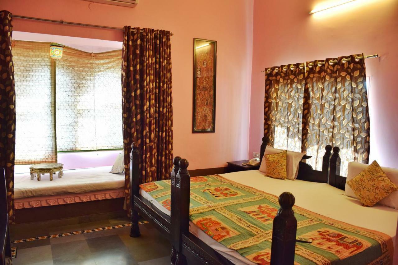 Hotel Kurabar Kothi Udaipur Extérieur photo