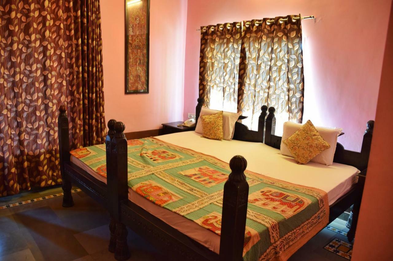 Hotel Kurabar Kothi Udaipur Extérieur photo